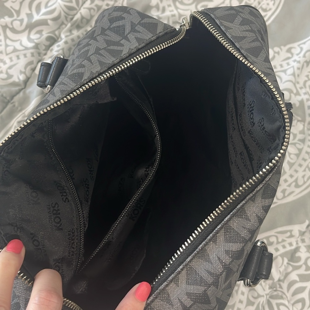 Pre-loved, in great condition MK purse - Picture 5 of 12